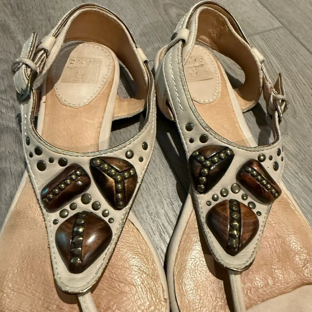 Frye Laurel Ornament Beige Sandals with Beaded Detail Size 8 - Picture 7 of 8